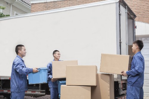 Residential moving truck for flats and homes in Old Oak Common