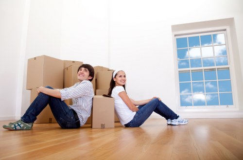 Household packing and moving service in Old Oak Common